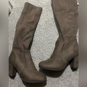 🔴Brown velvet boots size 7.5